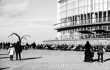 oostende aan belgische kust,genieten van zon 