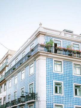 Lisbonne Portugal Architecture | Le bâtiment bleu sur Raisa Zwart