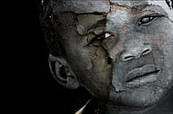 Mixed art portret van Afrikaans kind in zwart wit von Heleen van de Ven Miniaturansicht