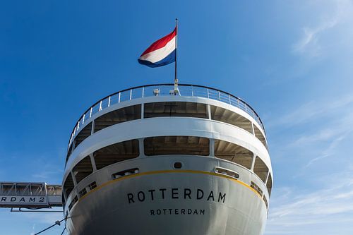 Achtersteven van SS Rotterdam op een zonnige dag