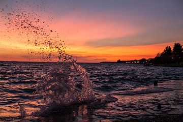 Kroatische kust bij zonsondergang