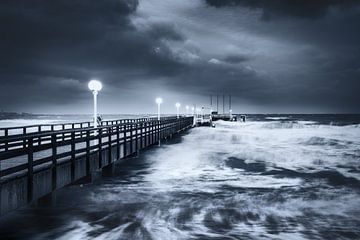 Sturm an der alten Seebrücke von Scharbeutz. von Voss Fine Art Fotografie