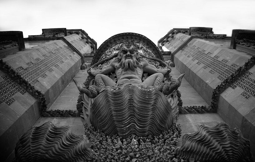Looking down on a sea monster by Bliek Fotografie