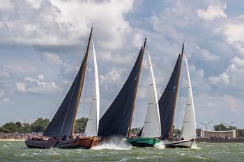 Drie skûtsjes aan de wind