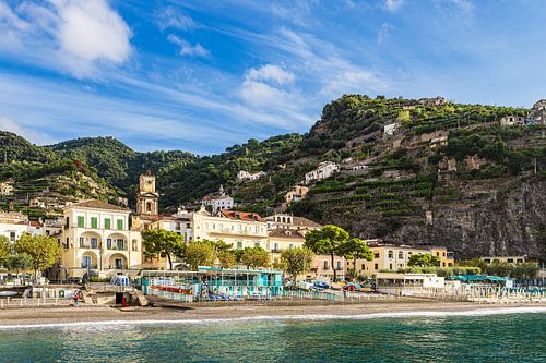 Blick auf Minori an der Amalfiküste in Italien