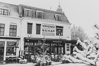 Café de Vriendschap mit Schnee bedeckt von Percy's fotografie Miniaturansicht