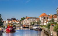 Schiffe und alte Häuser in Zwolle