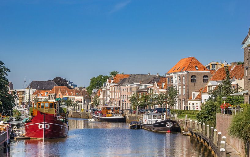 Schepen en oude huizen in Zwolle van Marc Venema