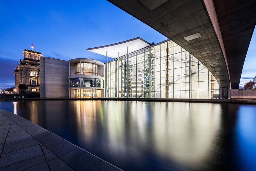 Berlin Regierungsviertel zur blauen Stunde von Frank Herrmann