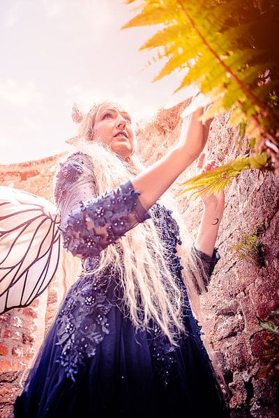elf portret in ruine van Kaylee Verschure