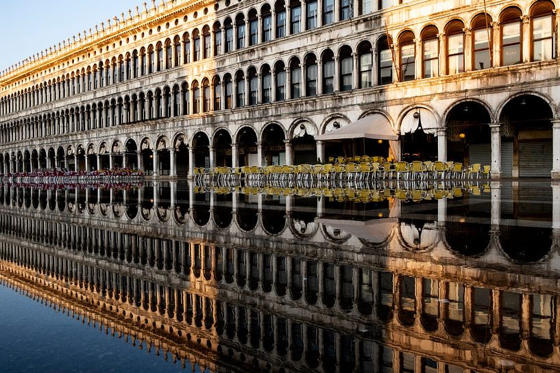 Spiegelung am Markusplatz von Andreas Müller