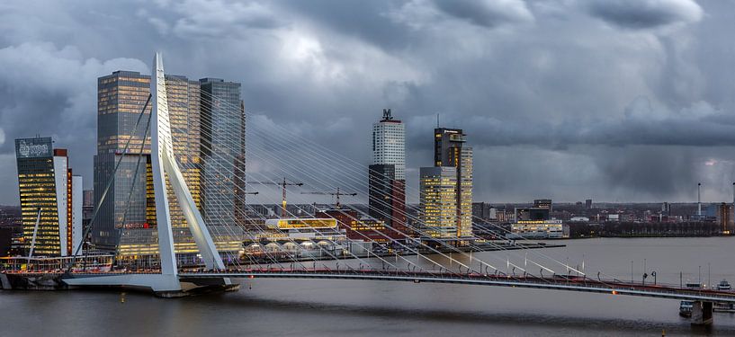Erasmusbrug met kop van zuid van Prachtig Rotterdam