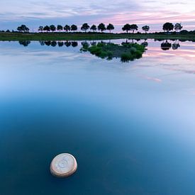 Bucket empty of water sur Saskia Jans