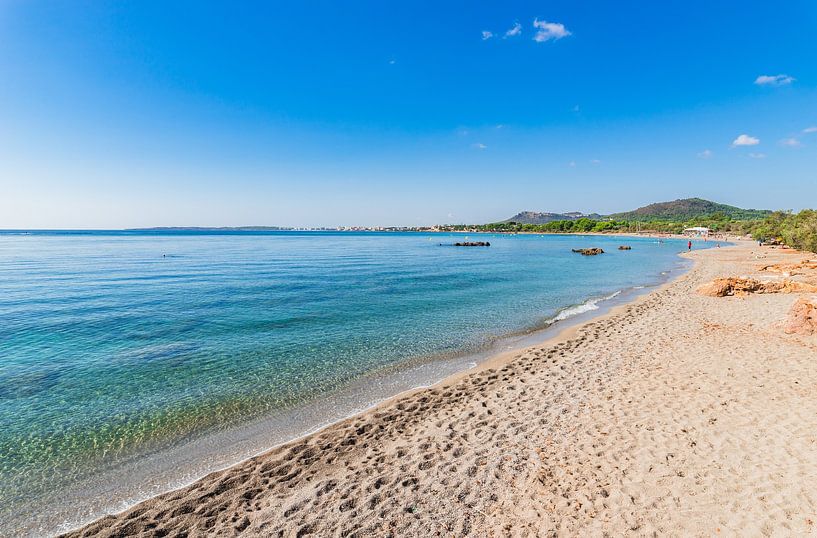 Mooi strand Cala sa Marjal, Es Ribells aan de kust van Son Servera op het eiland Mallorca, Spanje van Alex Winter