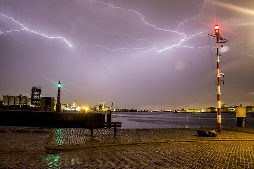 Onweer bij Vlaardingen.