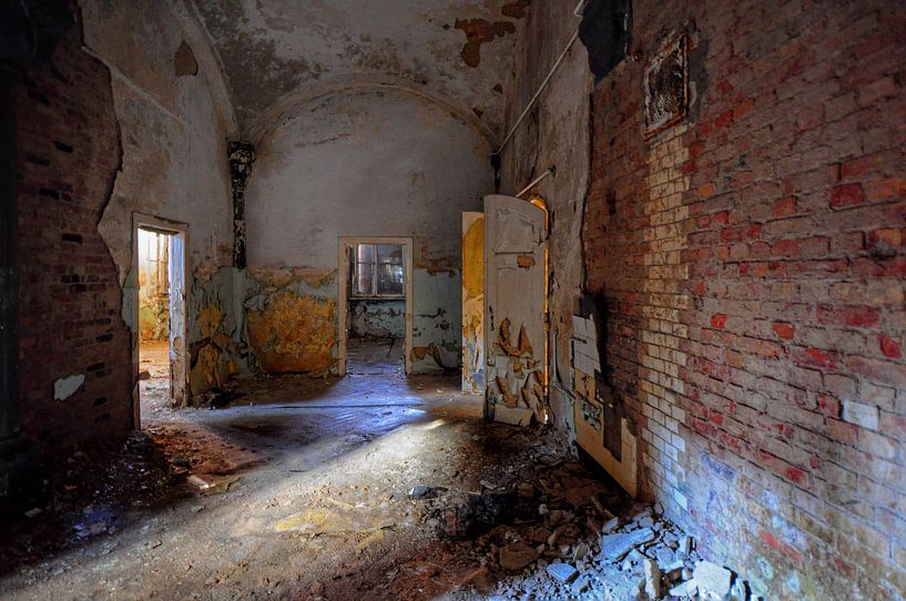 Urbex in Beelitz Heilstätten, Berlijn. van Edward Boer