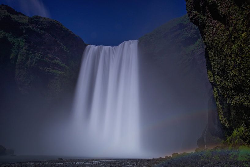 Skogafoss waterval met regenboog, IJsland van Pep Dekker