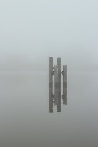 Meerpaal, baken bij mist. Hasselt aan het Zwartewater
