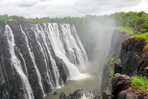 De Victoria waterval op de grens van Zambia en Zimbabwe van Evert Jan Luchies