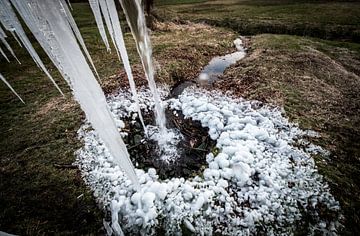 Bevroren waterval van Rob Herstel