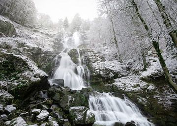 Winter Waterval Majesteit van Fabrizio Micciche