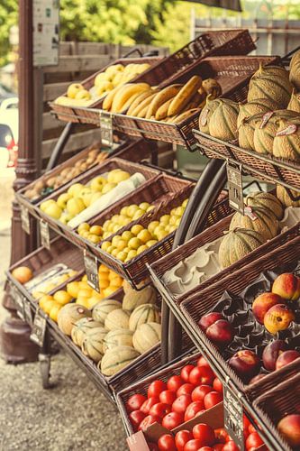 Fruitmarkt langs de straat