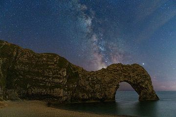 La voie lactée à travers la porte de Durdle