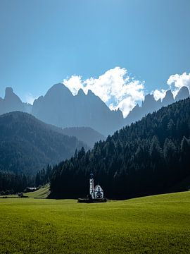 San Giovanni zwischen den Bergen I | Eine Reise durch die Dolomiten, Italien von Roos Maryne - Natuur fotografie