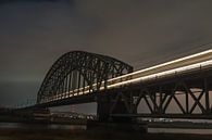 Spoorbrug met passerende trein, long exposure van Patrick Verhoef thumbnail