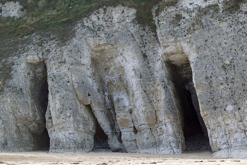 La plage de White Rocks est située directement sur la Causeway Coastal Route. par Babetts Bildergalerie
