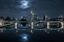 Frankfurt bei Vollmond von Mike