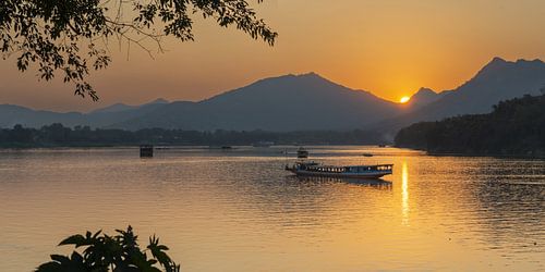 Zonsondergang op de Mekong bij Luang Prabang