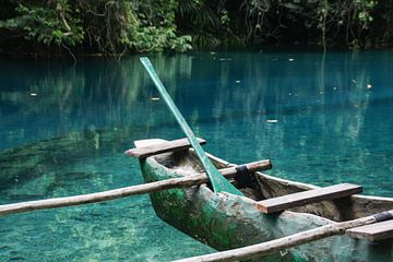 Outrigger kano in Blue Hole