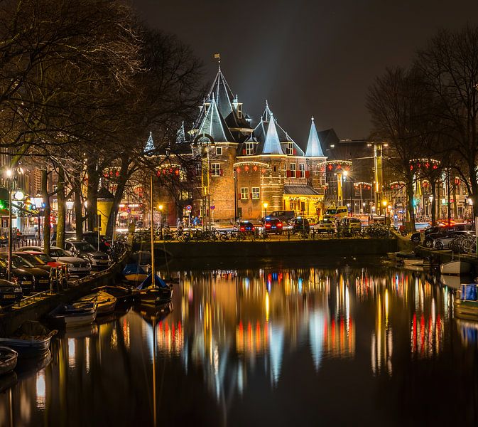 Amsterdam bij nacht van Michael Verbeek