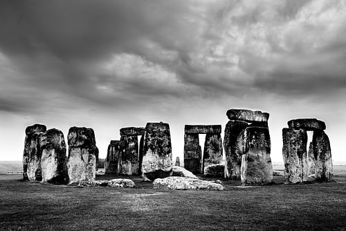 Stonehenge unter bedrohlichem Himmel — Wiltshire, England