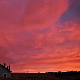 Roze zonsondergang in Frankrijk van Corinne Welp