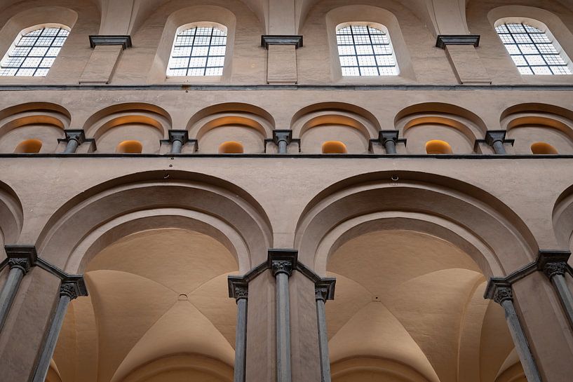 Die Kathedrale Unserer Lieben Frau in Tournai von Yeltree Fotografie