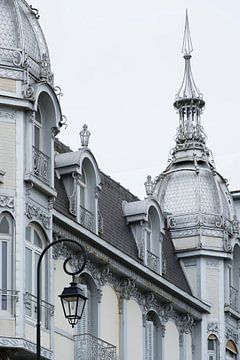 Alte Häuser in Soissons von Truus Nijland