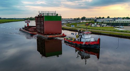 Schleppboot „Waterpoort“ und Schiffsabschnitt.