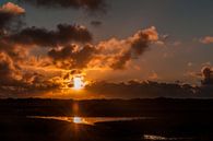 Zonsondergang met weerspiegeling boven de Slufter van Simone Janssen thumbnail