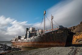 Stranded whaler by Gerry van Roosmalen