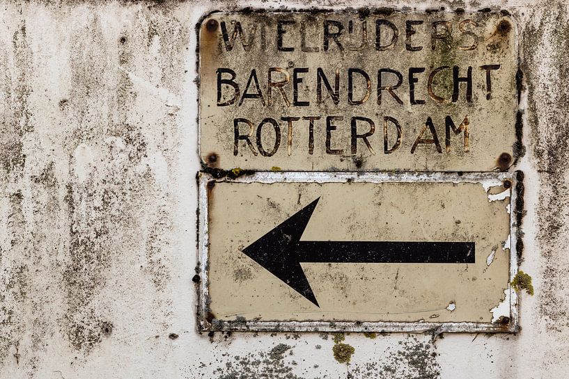 Vintage verkeersbord wielrijders Barendrecht Rotterdam von Edwin Muller