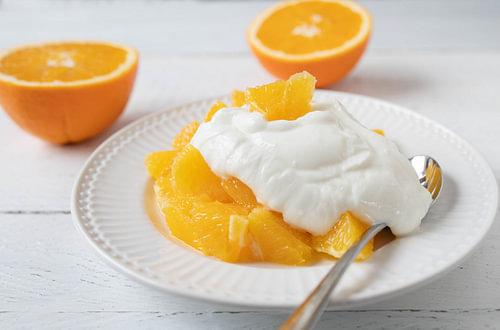Helle Morgenfrische: Cremiger Skyr mit Orangen  Teil1 Closeup