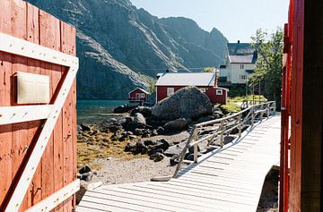 Red Cabin in Nusfjord by swc07