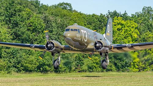 Opstijgende Douglas C-53D Skytrooper.