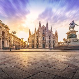 De Ontwakende Pracht van Piazza del Duomo en de Dom in de Milanese Ochtend van Bart Ros