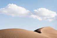 Nuages au-dessus d'une dune de sable dans le désert d'Iran. par Photolovers reisfotografie Aperçu