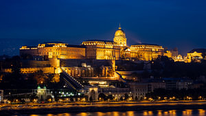 Der Burgpalast in Budapest an der Donau