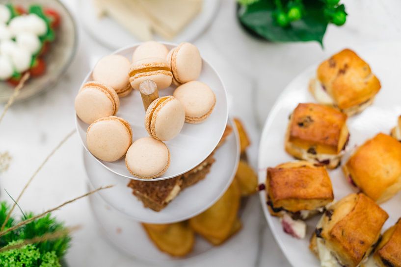 Delicious macarons and pastries in a luxury breakfast buffet by Simon Peeters