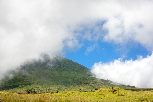 Bewolkt berg